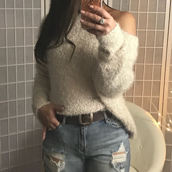 LAST ONE | Super Soft Cream Pullover Sweater - Picture 2 of 5